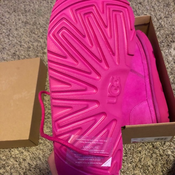 Pink ugg - Picture 2 of 2